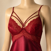 لباس خواب کوتاه زنانه ساتن با دانتل و بند هارنس مدل Satin Harness 5434